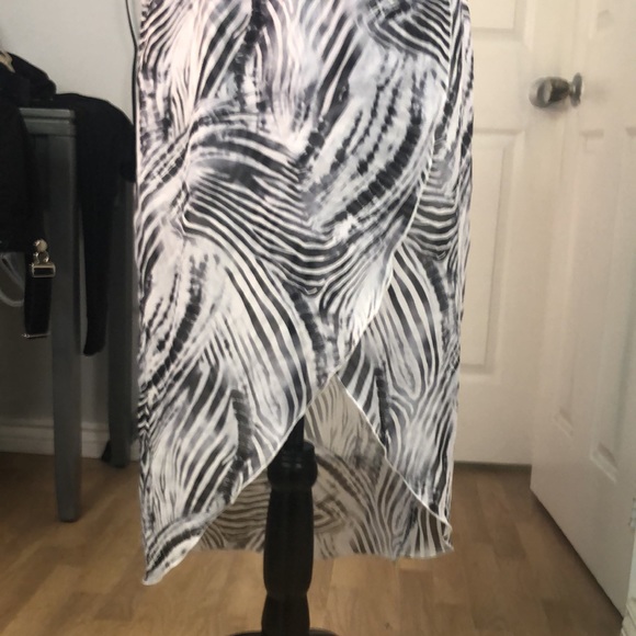 Trendyland Zebra strapless dress size medium - Picture 3 of 14